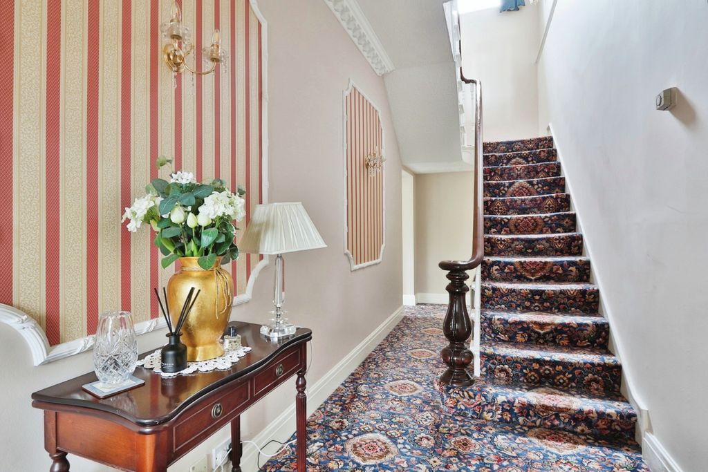 Property photo 2 of 32 3252937