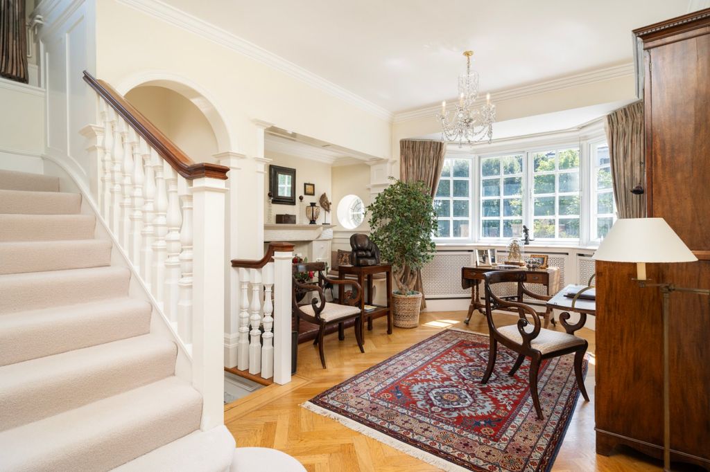 Property photo 2 of 15 Entrance Hall