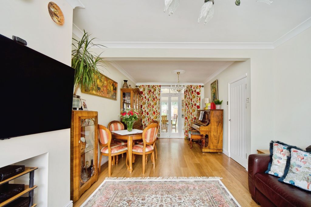 Property photo 3 of 28