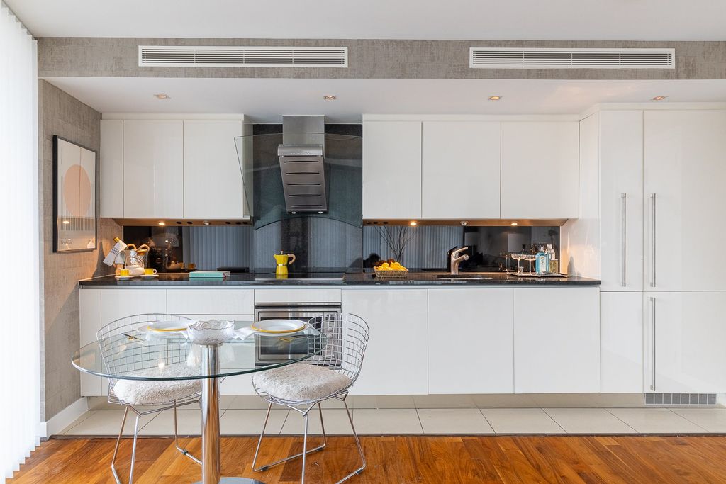 Property photo 3 of 16 Picture No. 09