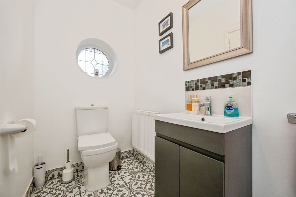 Property photo 3 of 20 Utility Room