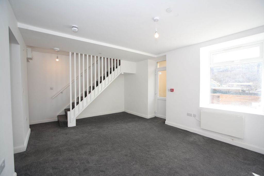 Property photo 3 of 11 Studio