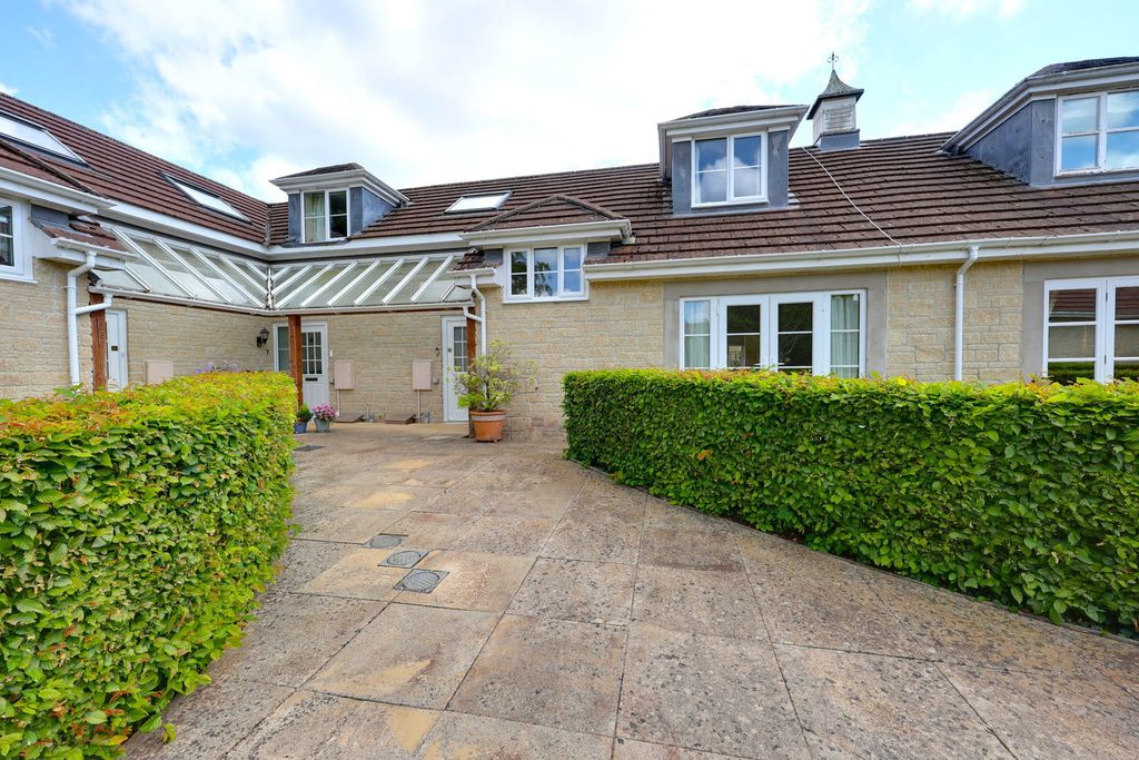 Property photo 1 of 40