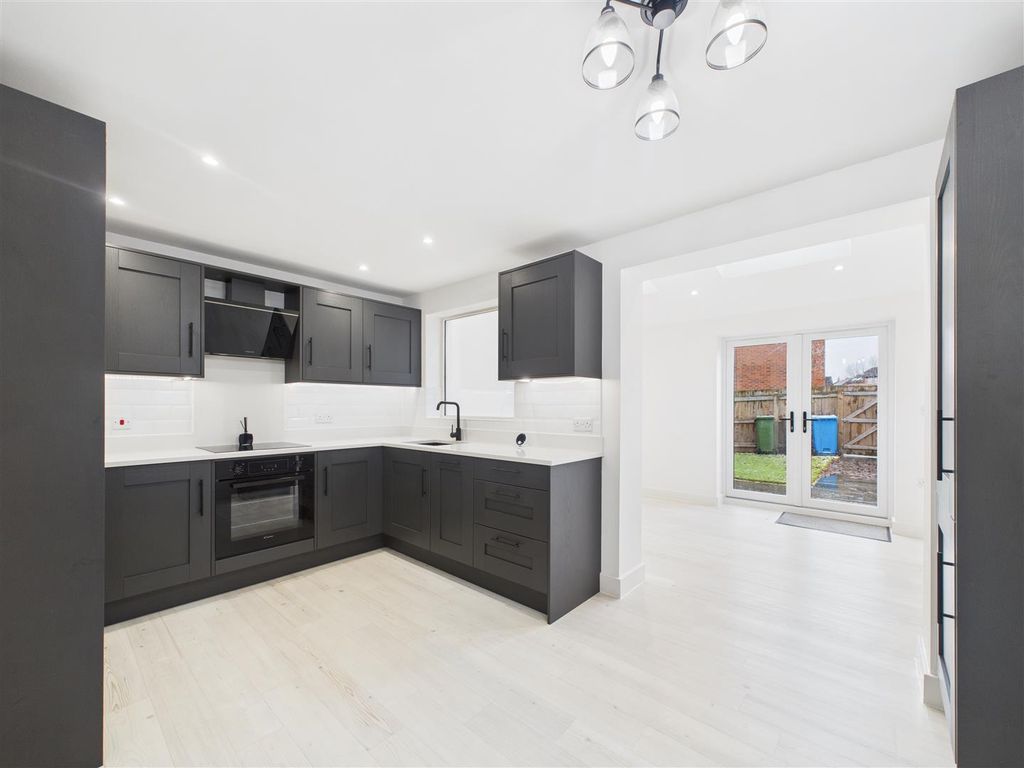 Property photo 2 of 13 Cam03303G0-Pr0267-Still003.Jpg