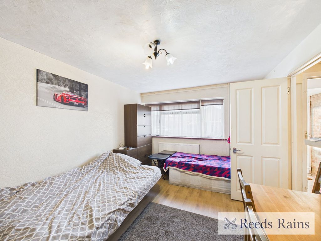 Property photo 3 of 16 Living Room