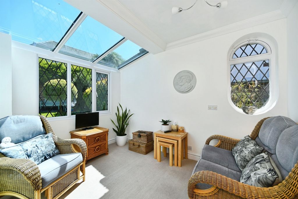 Property photo 3 of 34
