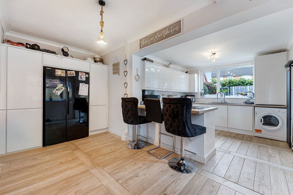 Property photo 2 of 23