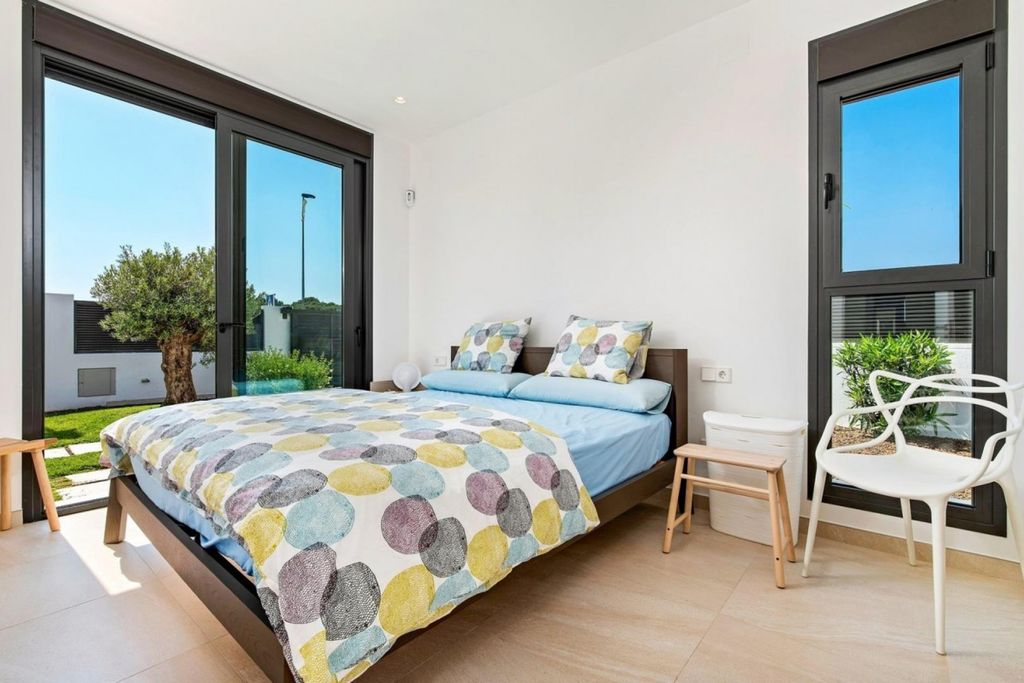 Property photo 3 of 27