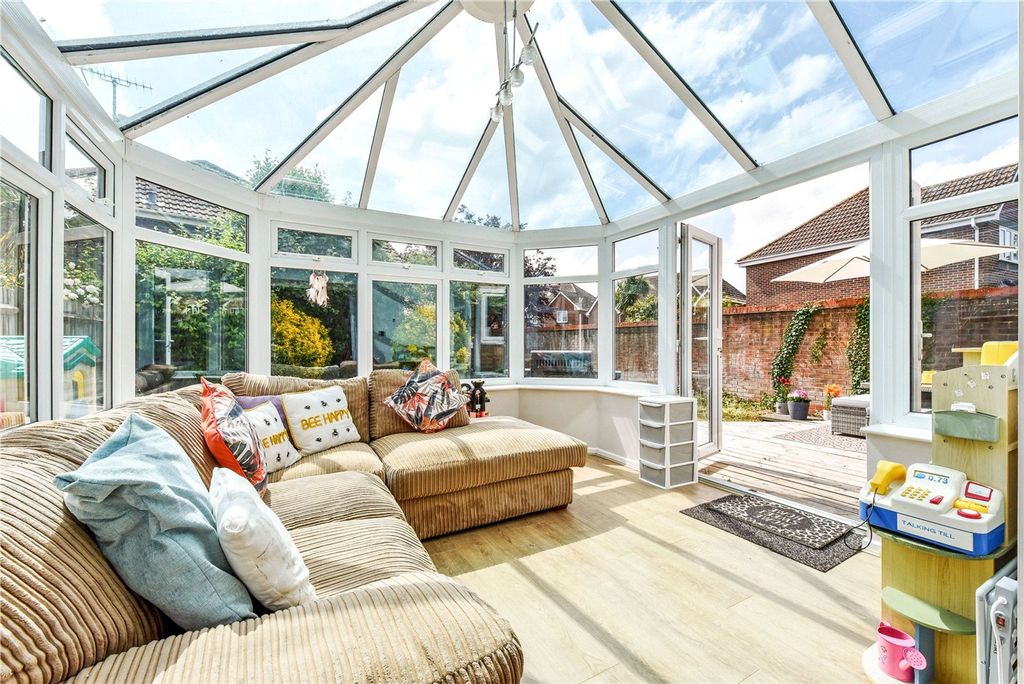 Property photo 2 of 18 Conservatory