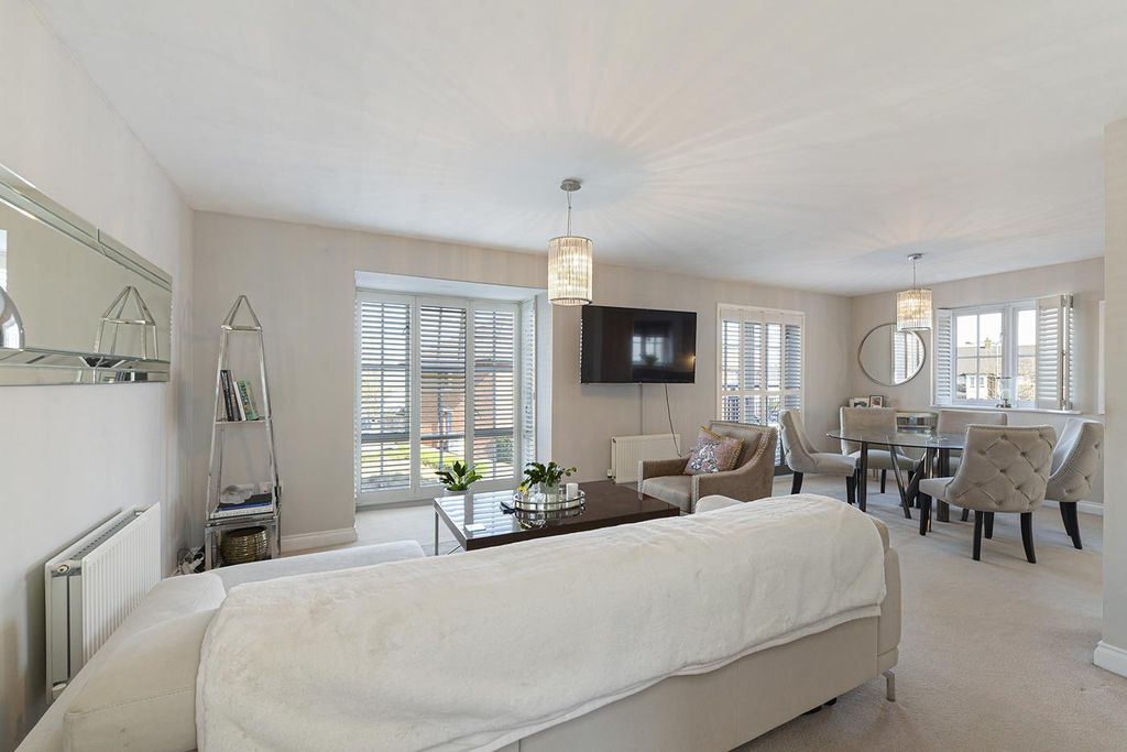 Property photo 3 of 14 72Queen03.Jpg