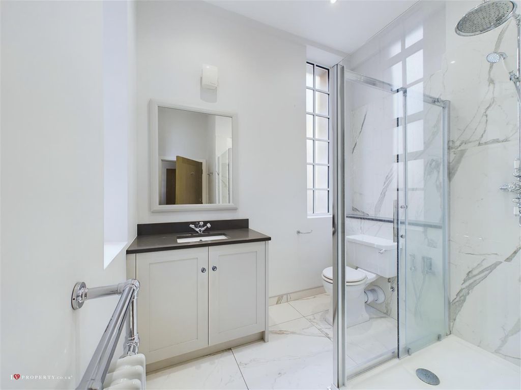 Property photo 2 of 11 Cam05016G0-Pr0009-St