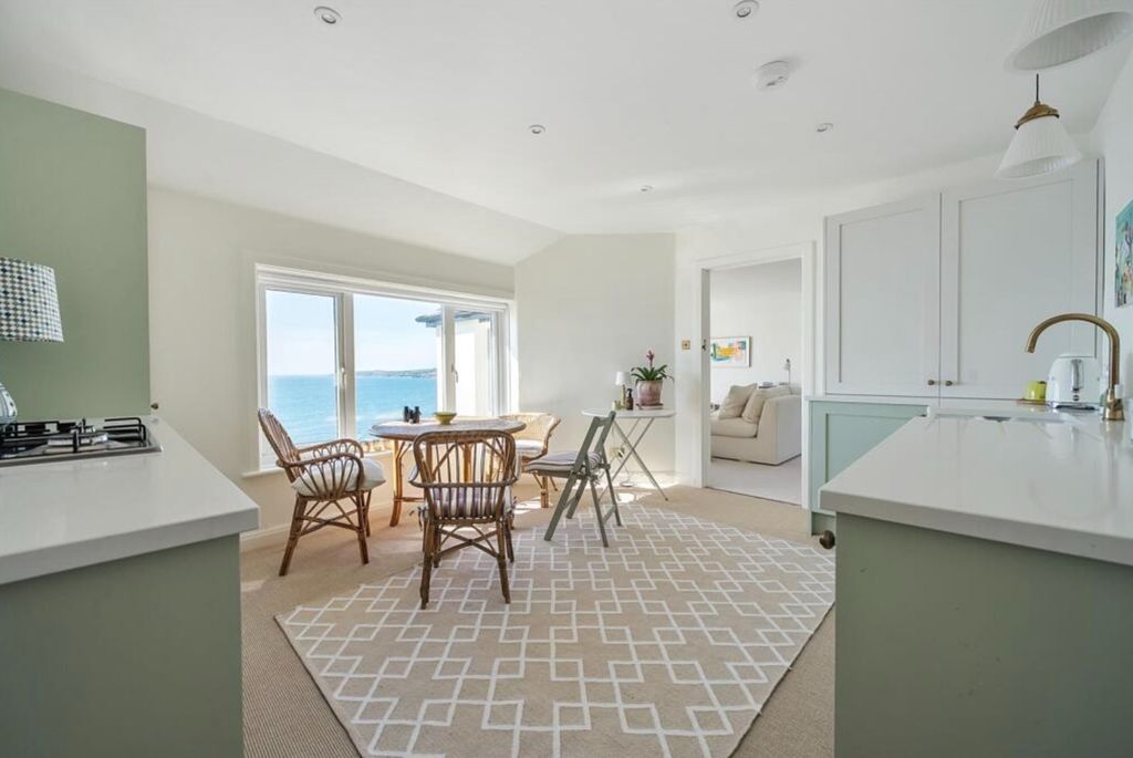 Property photo 2 of 20 4921123