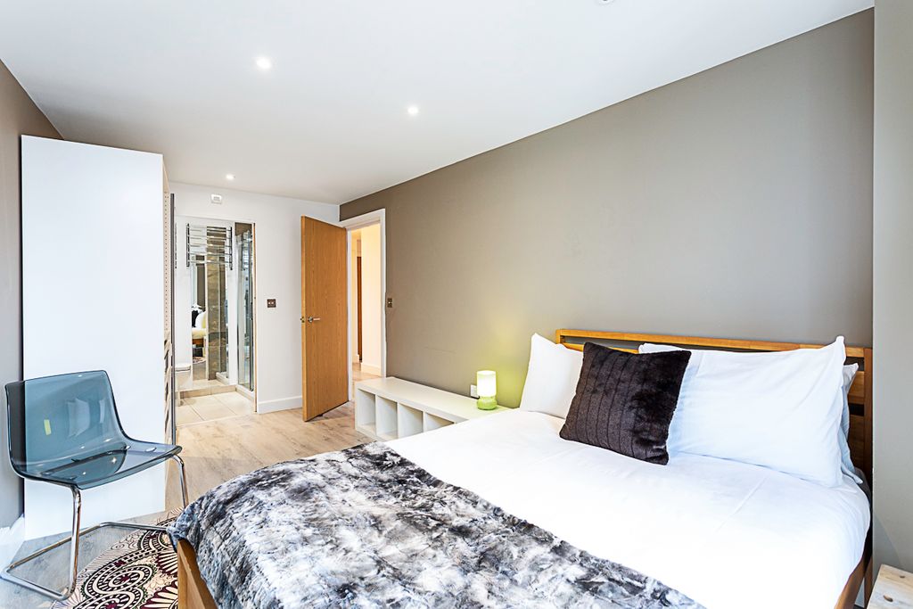 Property photo 3 of 25