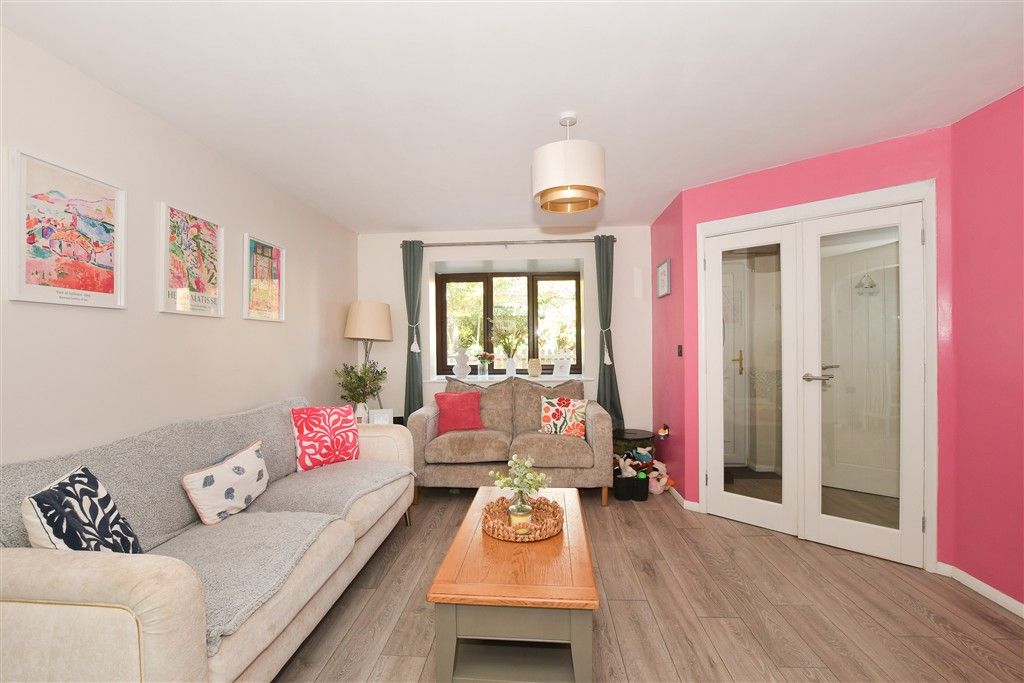 Property photo 2 of 12 Lounge