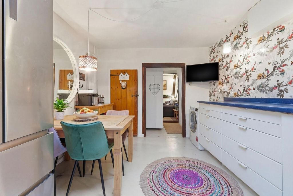 Property photo 3 of 22