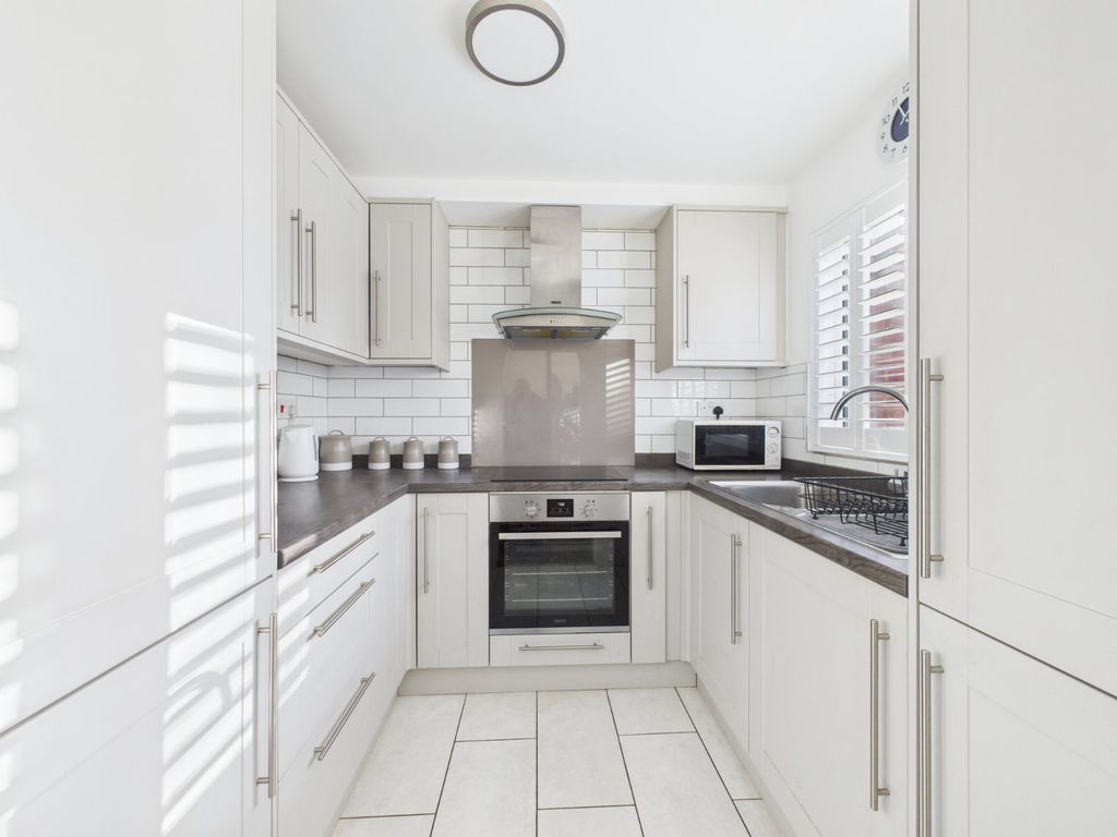 Property photo 3 of 8 Kitchen