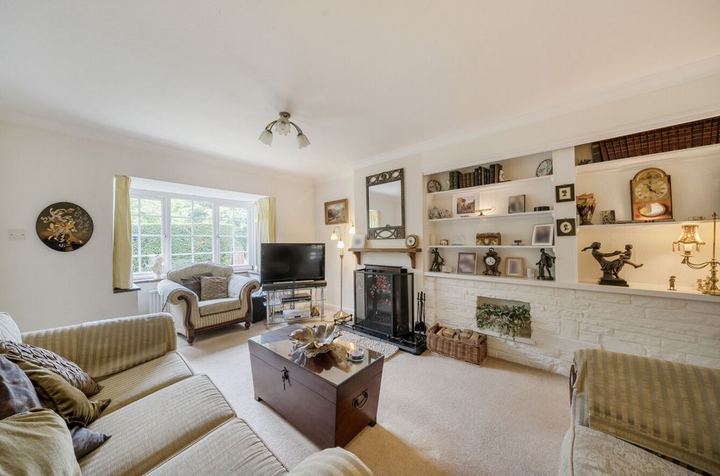 Property photo 2 of 25 1296274-12-682De1...
