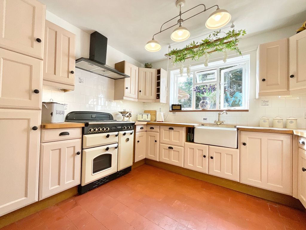 Property photo 3 of 33