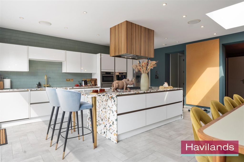 Property photo 3 of 20 Winchmore Hill Road-18.Jpg