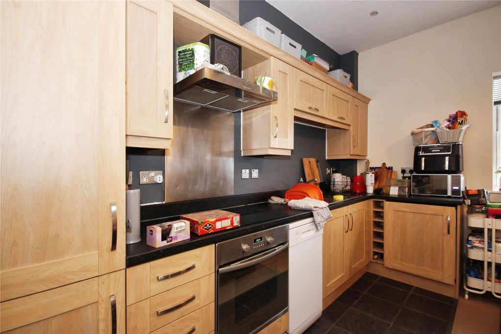 Property photo 3 of 12 Kitchen