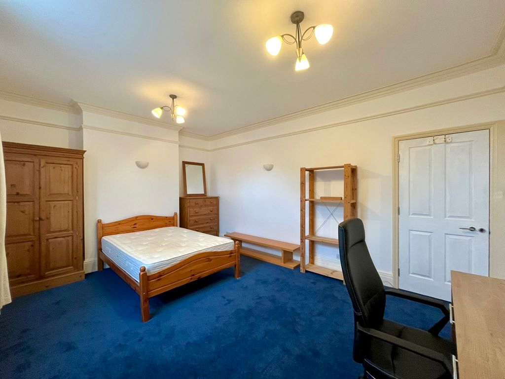 Property photo 2 of 12 Bedroom
