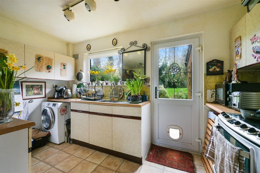 Property photo 3 of 13 Hillside Close, 46 - (9).Jpg