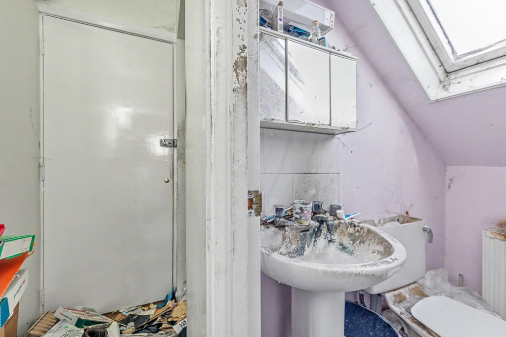 Property photo 2 of 9 Flat 4, 93 Outram Road, Croydon, Cr0 6Xj