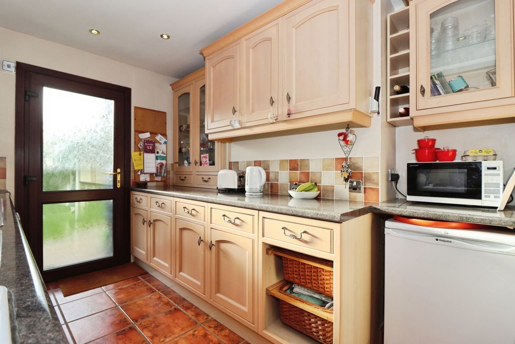 Property photo 2 of 20 Kitchen