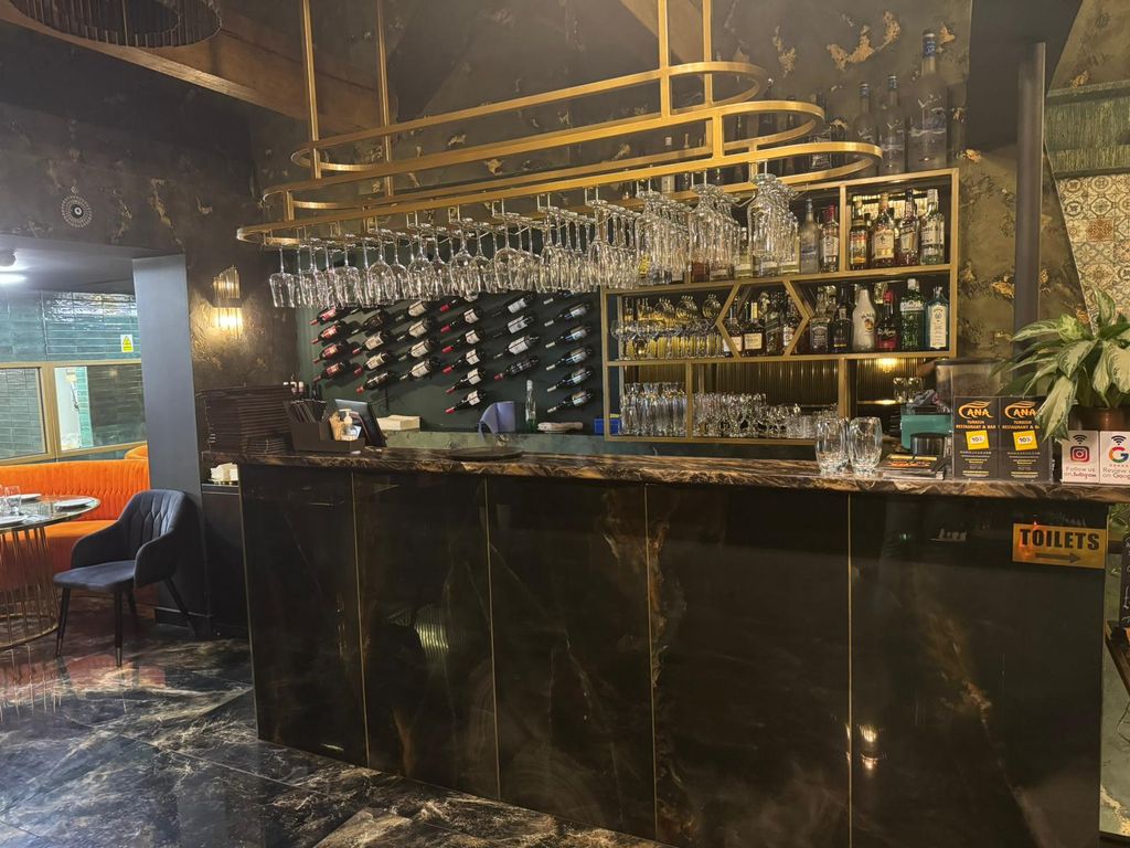 Property photo 1 of 6 Amazing Restaurant In Sw5