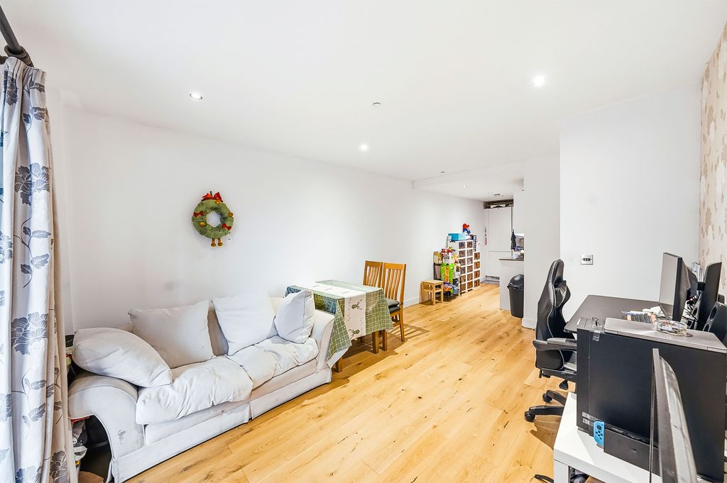 Property photo 2 of 27 Photosinternal--4