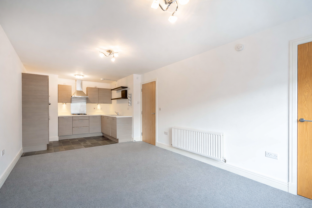 Property photo 3 of 14 Livingroom