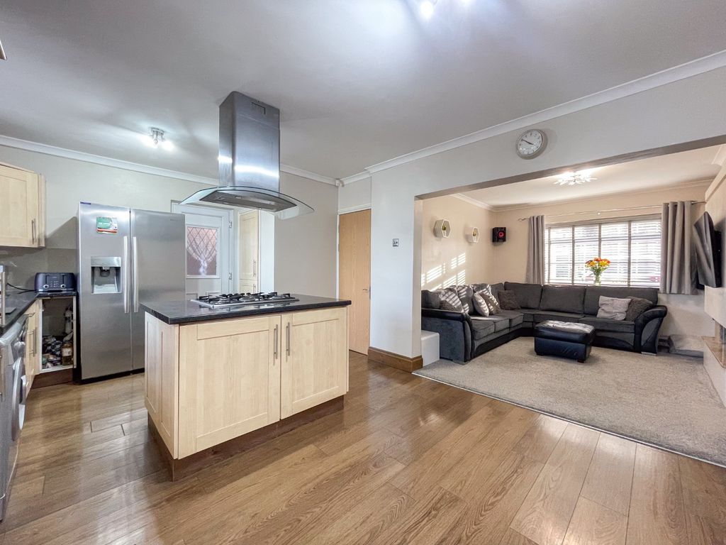 Property photo 3 of 20 3935856