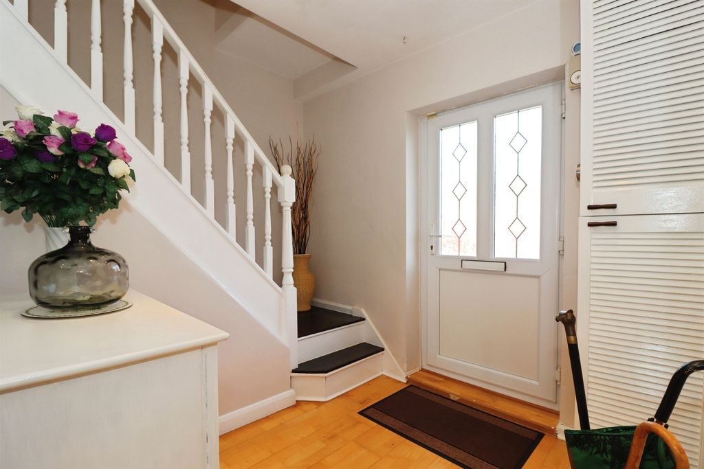 Property photo 2 of 23