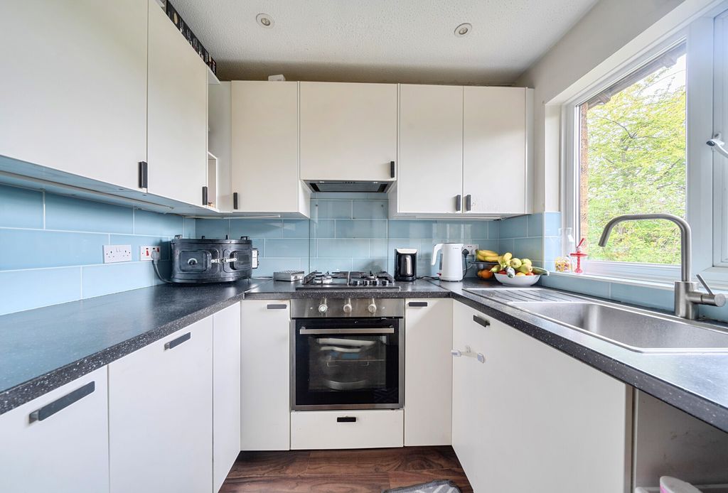 Property photo 3 of 15 1448378-8-69E64F9...