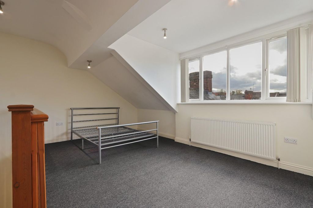 Property photo 1 of 27 B Bedroom 1