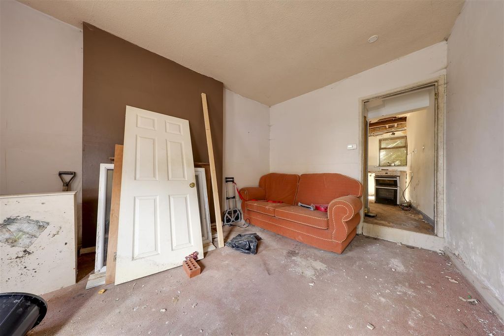 Property photo 2 of 7 Lounge