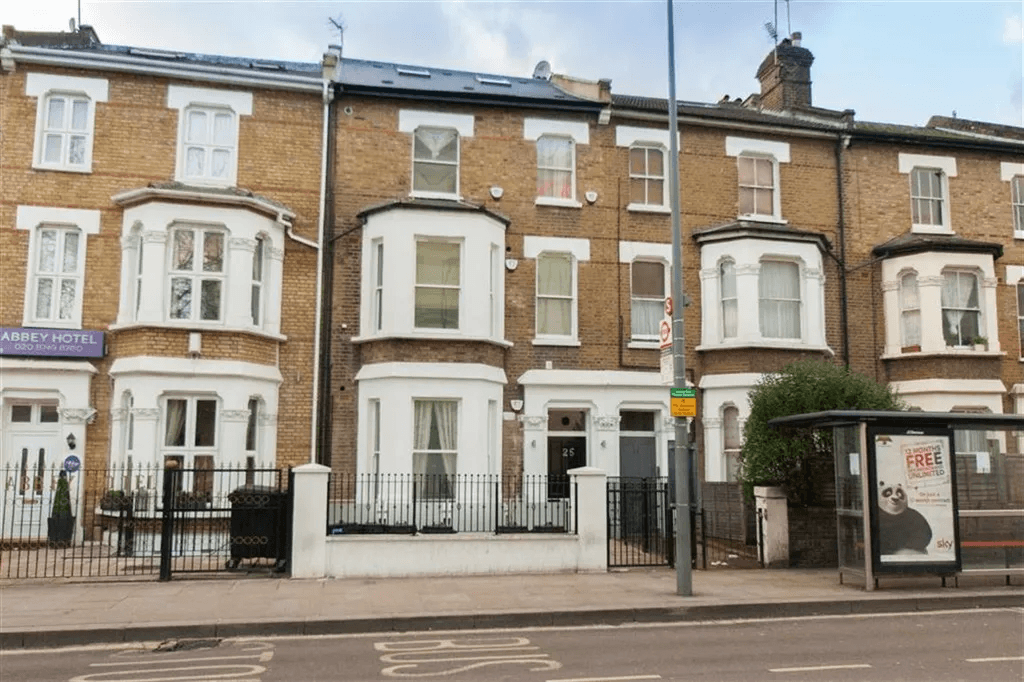 Property photo 1 of 6 2 Bed Flat To Rent Wood Lane, London W12