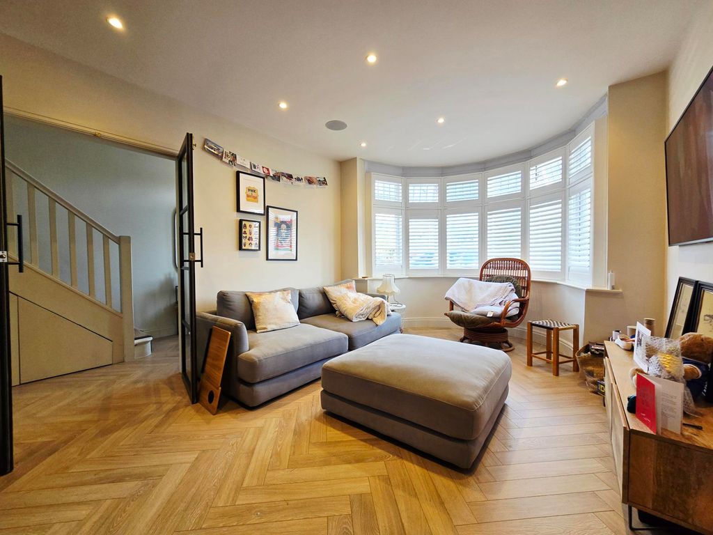 Property photo 2 of 12 Image