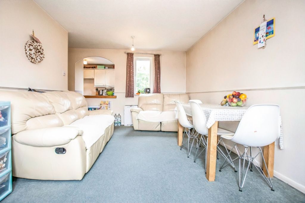 Property photo 2 of 7 Living Room