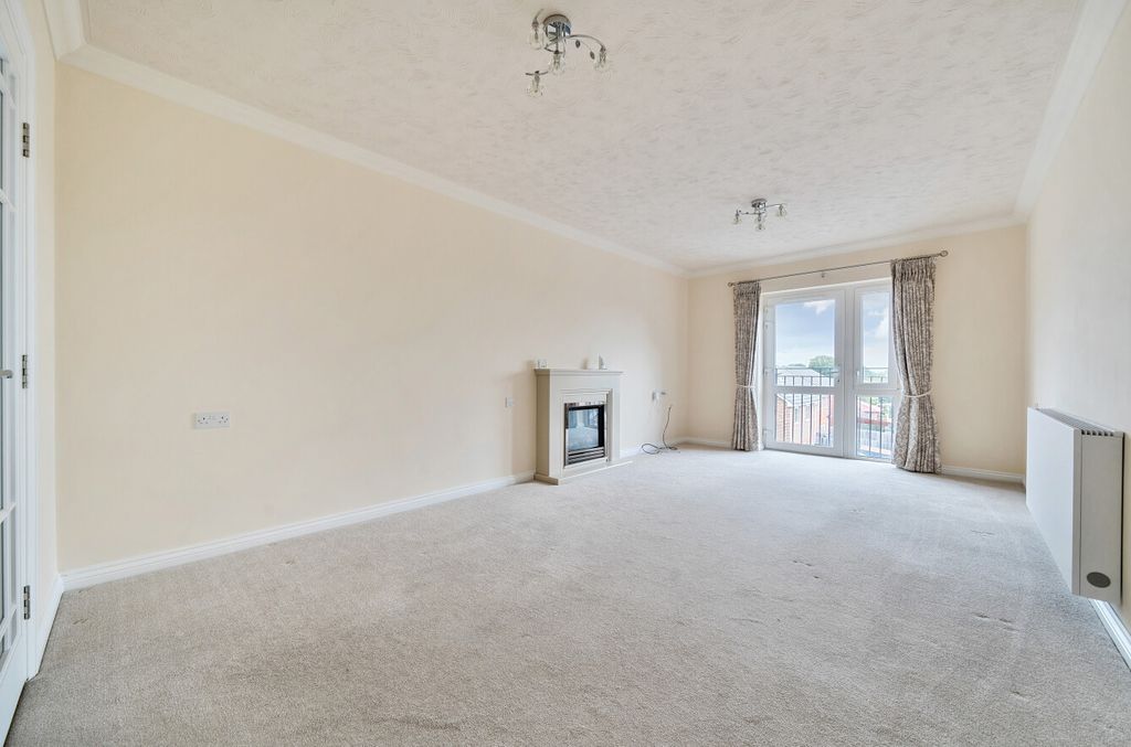 Property photo 3 of 8 1333115-8-6888F1B...