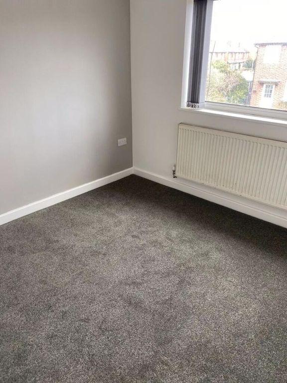 Property photo 3 of 13 A Clean And Well-Maintained Single Bedroom With So...