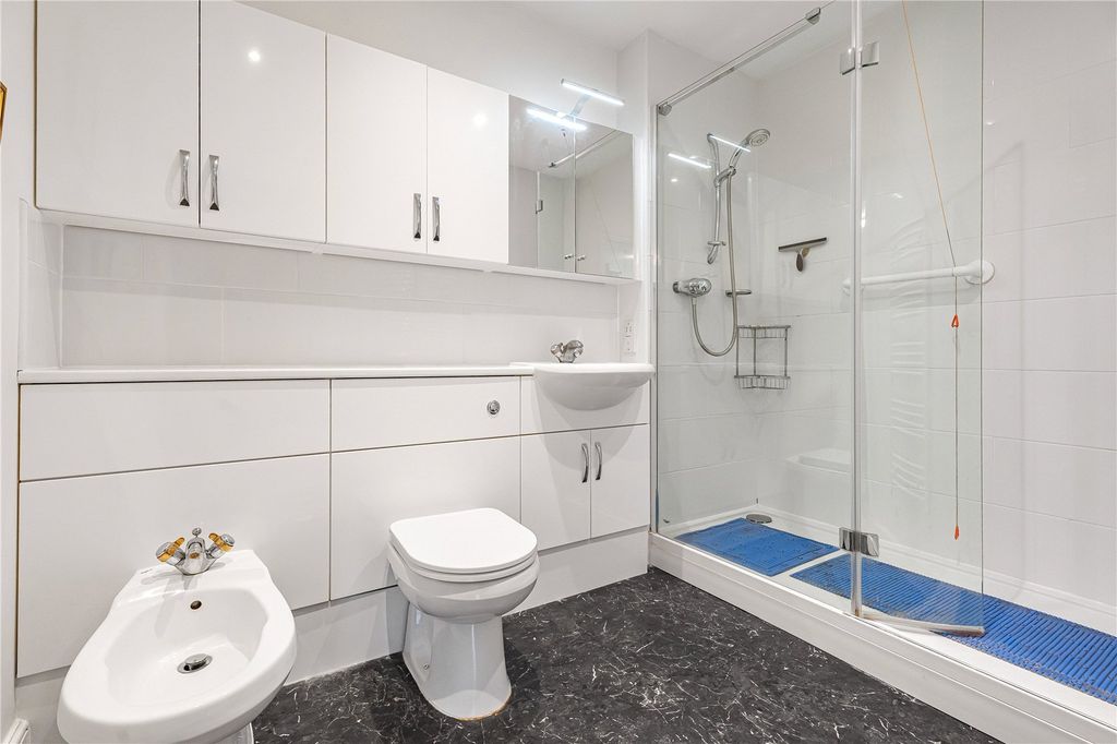 Additional image 13 of 3 bed flat for saleThe Cloisters, Pegasus Grange OX1.