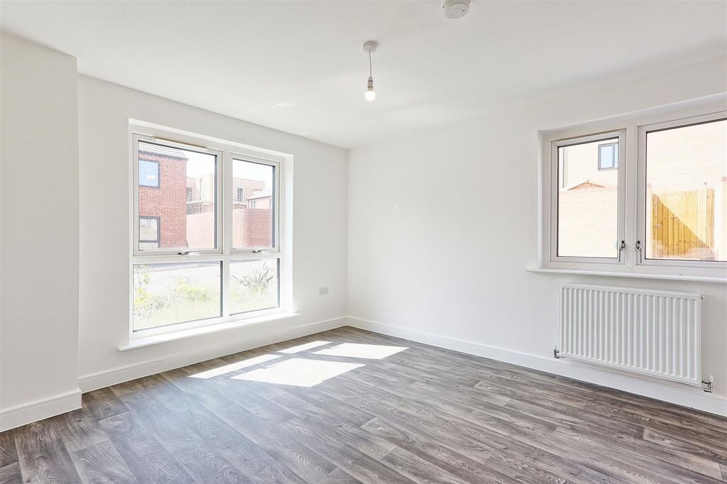 Property photo 2 of 16 Img_3067_8_9_Easyhdr-Interior3.Jpg