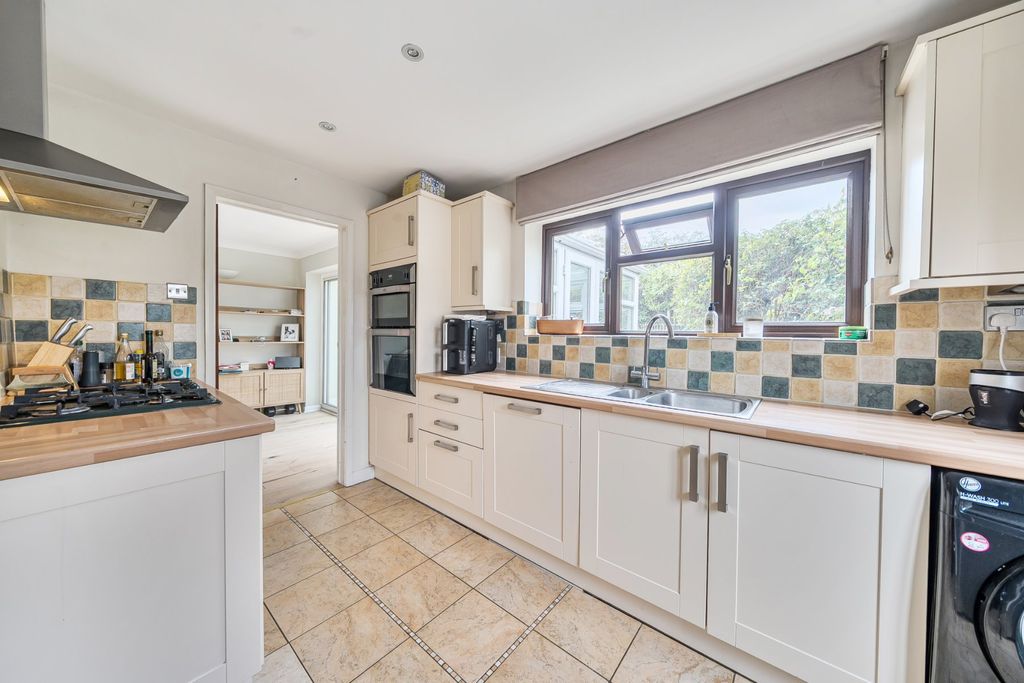 Property photo 2 of 15 Picture No. 04