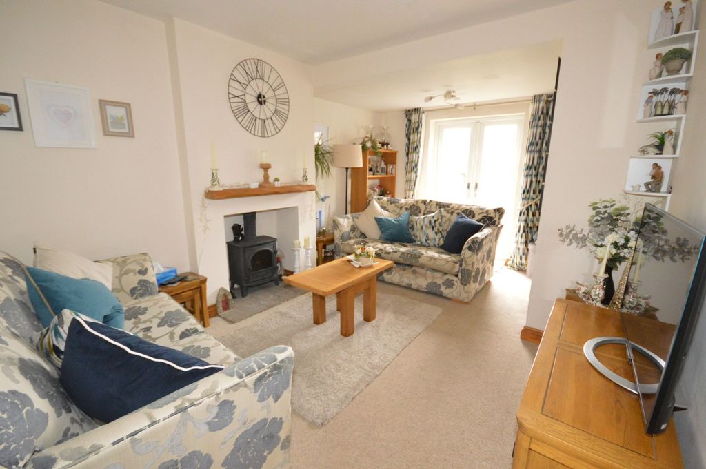 Property photo 2 of 16 Sitting Room