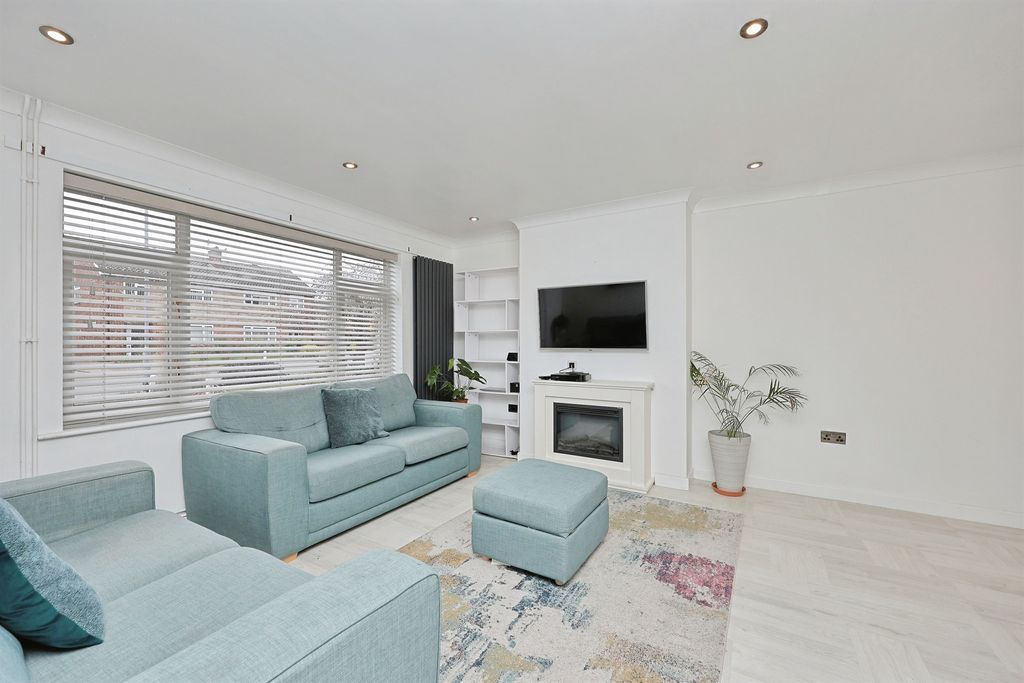 Property photo 2 of 21