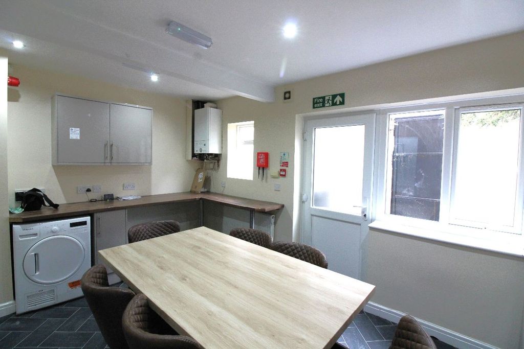 Property photo 3 of 24