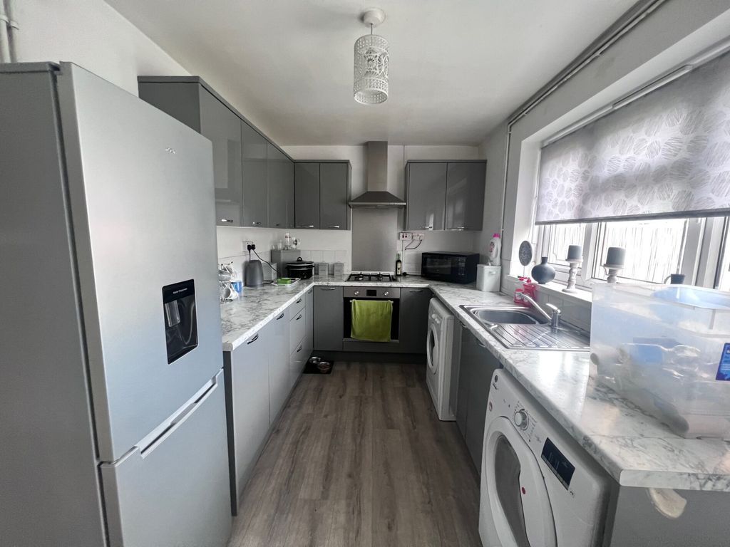 Property photo 1 of 3