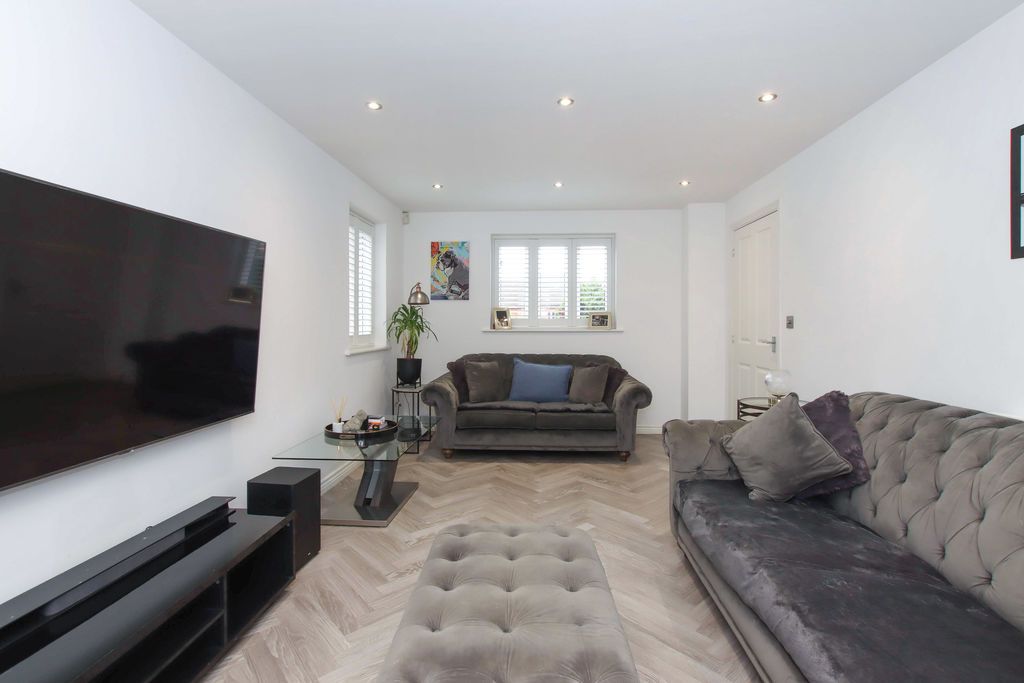 Property photo 3 of 20 Photo 6