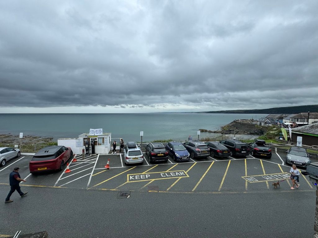 Property photo 2 of 31